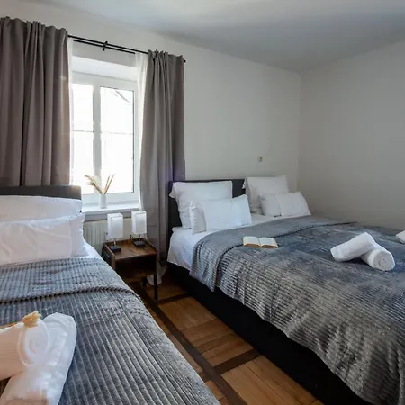 Bessa Homes 6 Personen 2 Schlafzimmer, 3 King Size, Betten, Balkon, Kueche Haag in Oberbayern