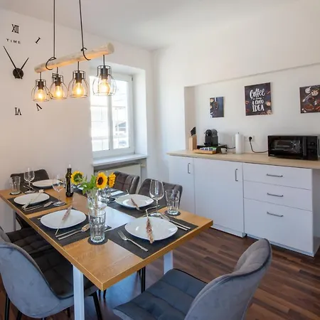 Bessa Homes 6 Personen 2 Schlafzimmer, 3 King Size, Betten, Balkon, Kueche * Haag in Oberbayern