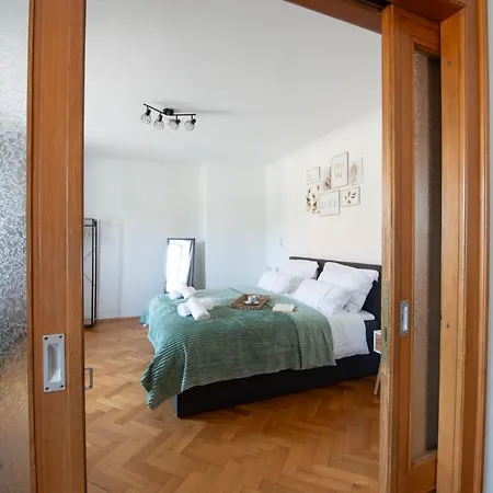 Bessa Homes 6 Personen 2 Schlafzimmer, 3 King Size, Betten, Balkon, Kueche 아파트 Haag in Oberbayern
